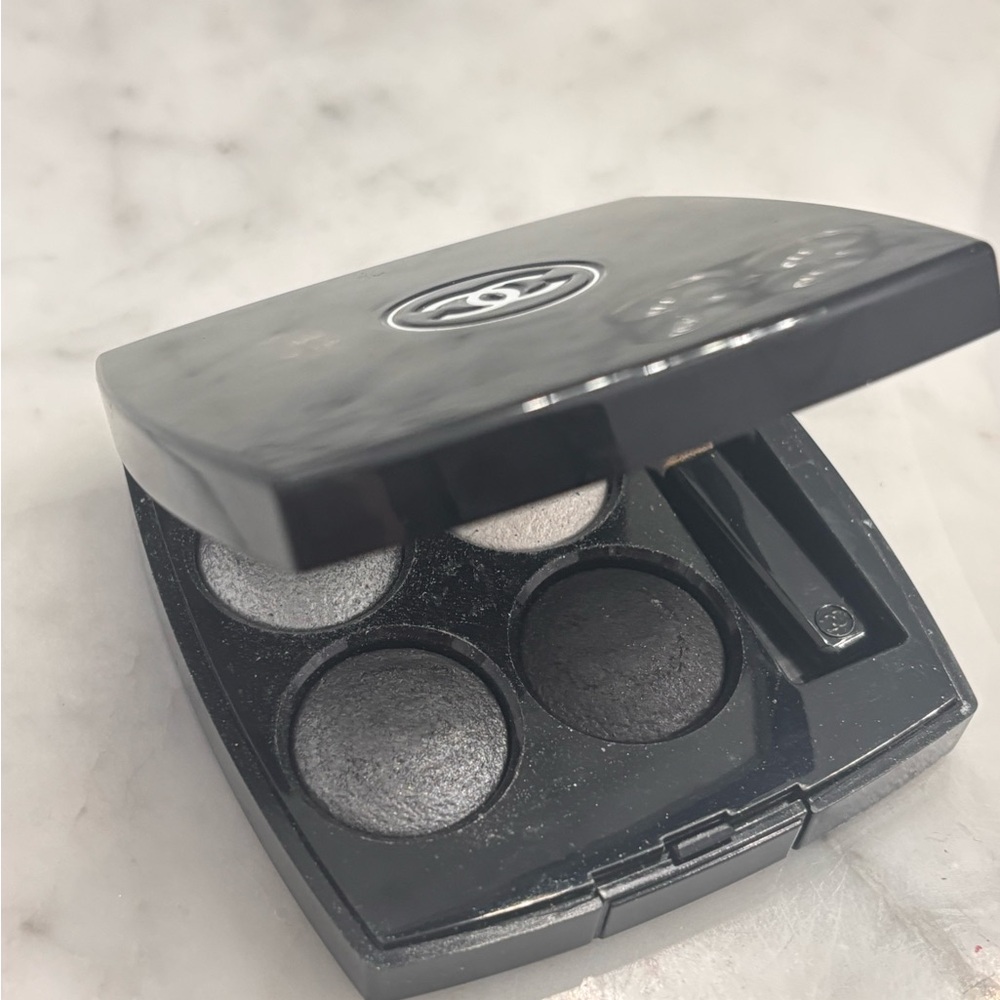 CHANEL Quadra Eyeshadow in Black and Silver